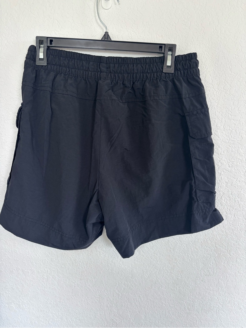 Women’s Black Athletic Cargo Shorts Old Navy M - Picture 3 of 4
